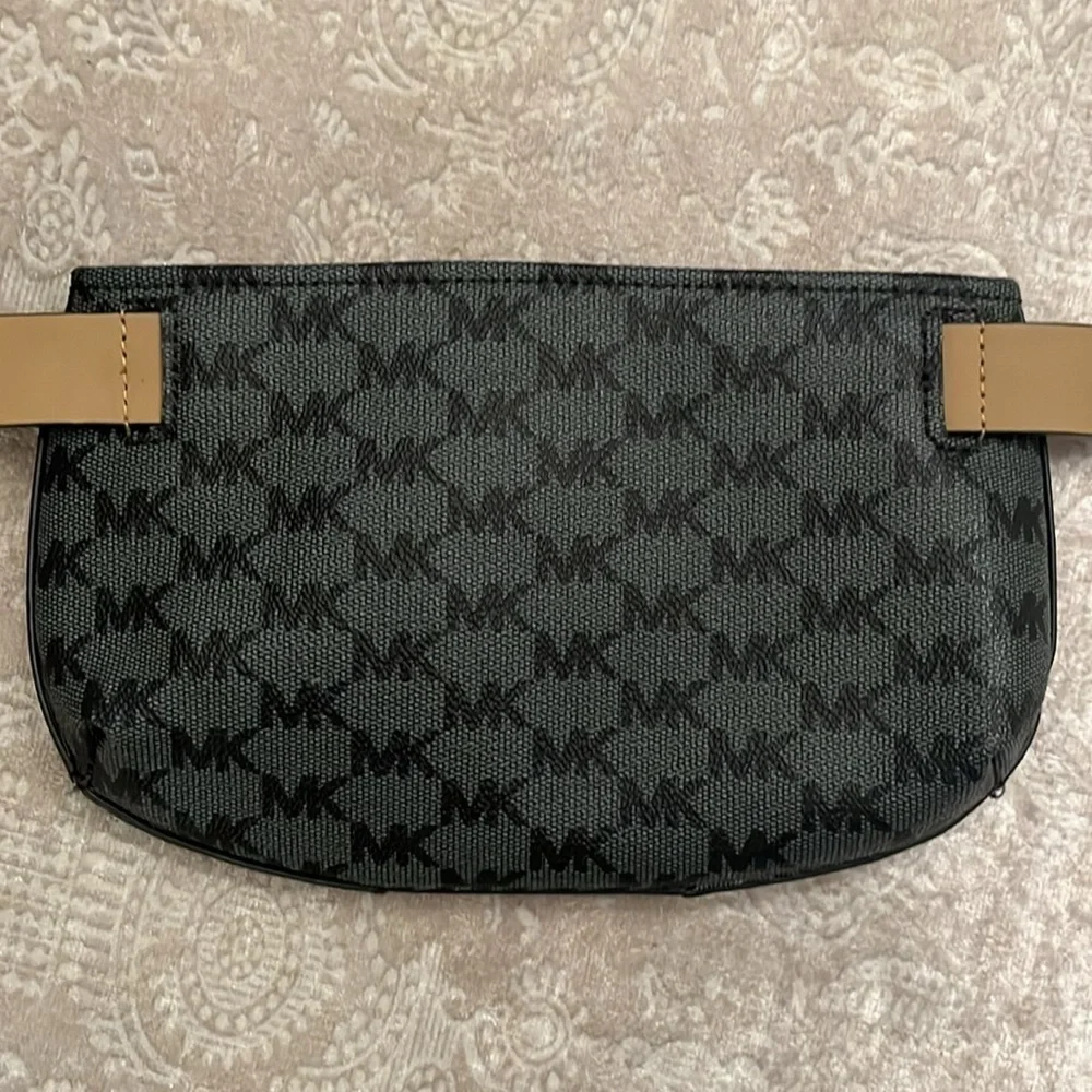 Brand New Michael Kors Black Zippered Belt Bag Fanny Pack w/ Silver Tone Accents